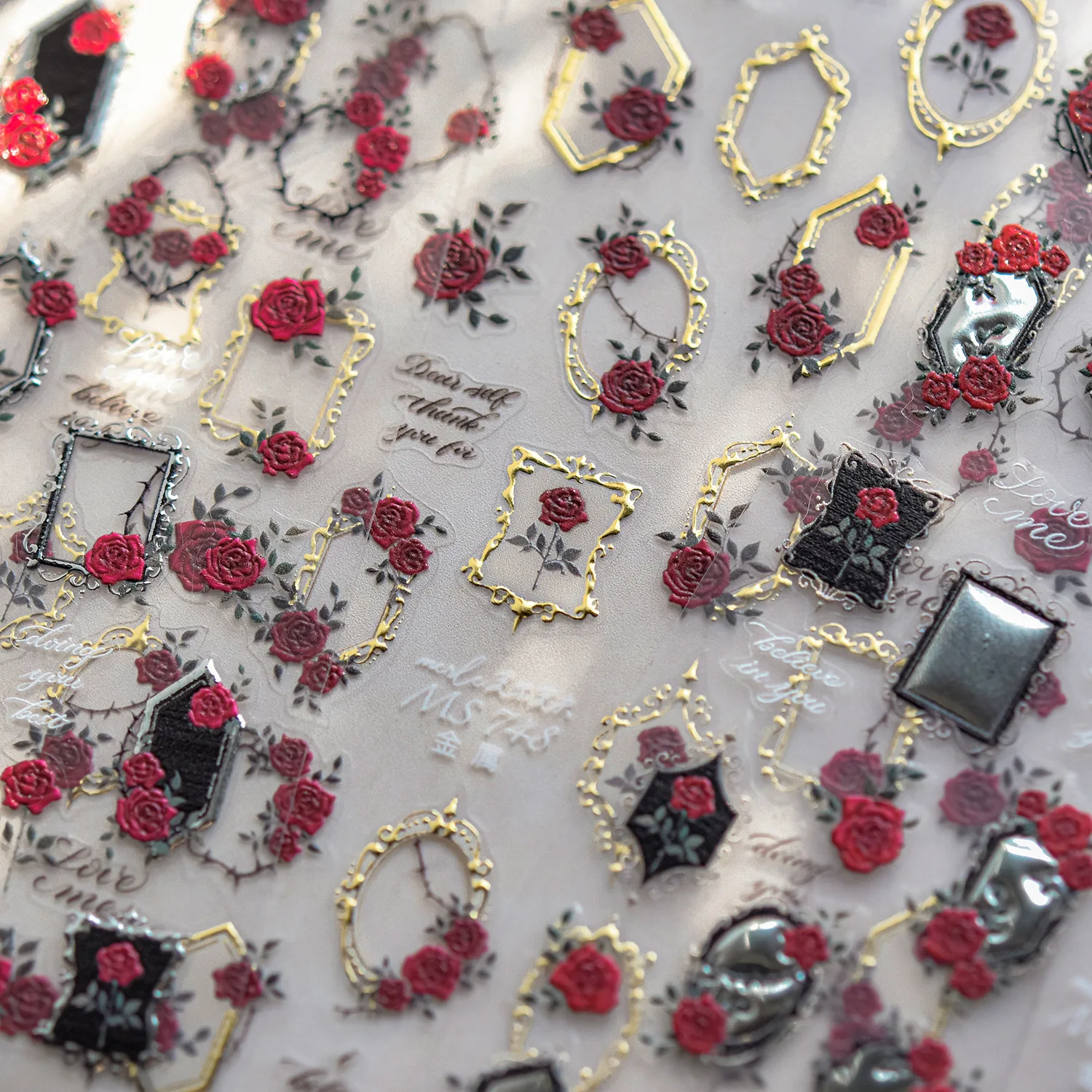Pegatinas de Uñas 5D Autoadhesivas con Diseño de Rosa Roja Gótica, Marco de Fotos Hueco Oscuro, Tótem Personal y Pedrería Romántica para Manicura