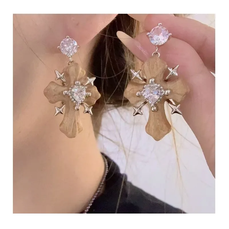 

Sweet Cool Spice Girl Personality Retro Wooden Cross Earrings Women's Niche Design Silver Quadrangle Love Zircon Earrings
