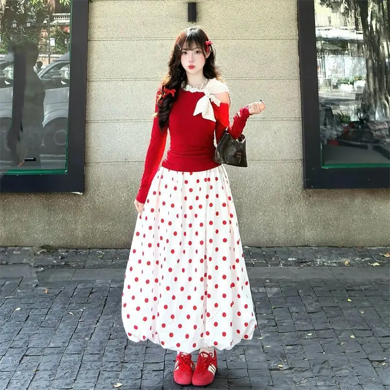 

Korean wear a complete set of design bow red slim slanted shoulder top with polka dot flower bud skirt