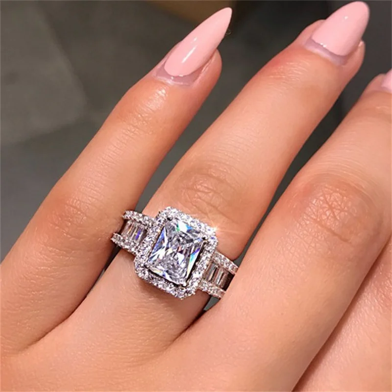 

Luxurious Sparkling Square Inlaid with White Zircon Ring Elegant Party Engagement Rings for Women Fashion Jewelry