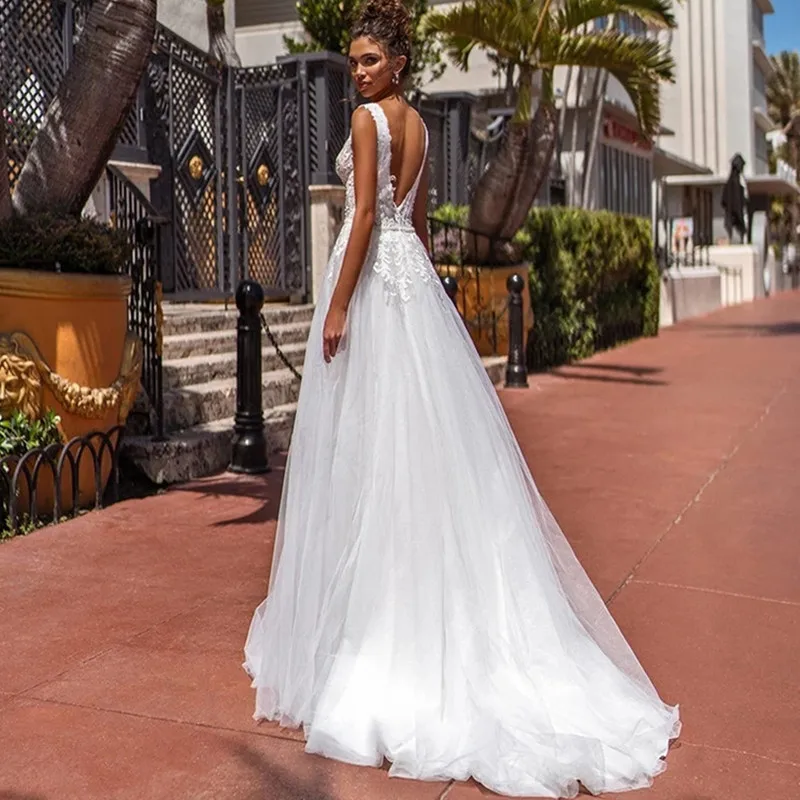 Beach Deep V-Neck White Wedding Dress Sleeveless A-Line Lace Applqiues Boho Tulle Bride Gown Backless Sweep Train Robe De mariée