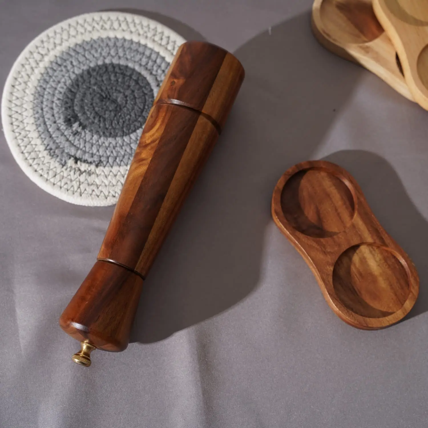 10-Inch Solid Acacia Wood Pepper Mill Manual Black Pepper Seasoning Bottle Kitchen Tools Hand Grind