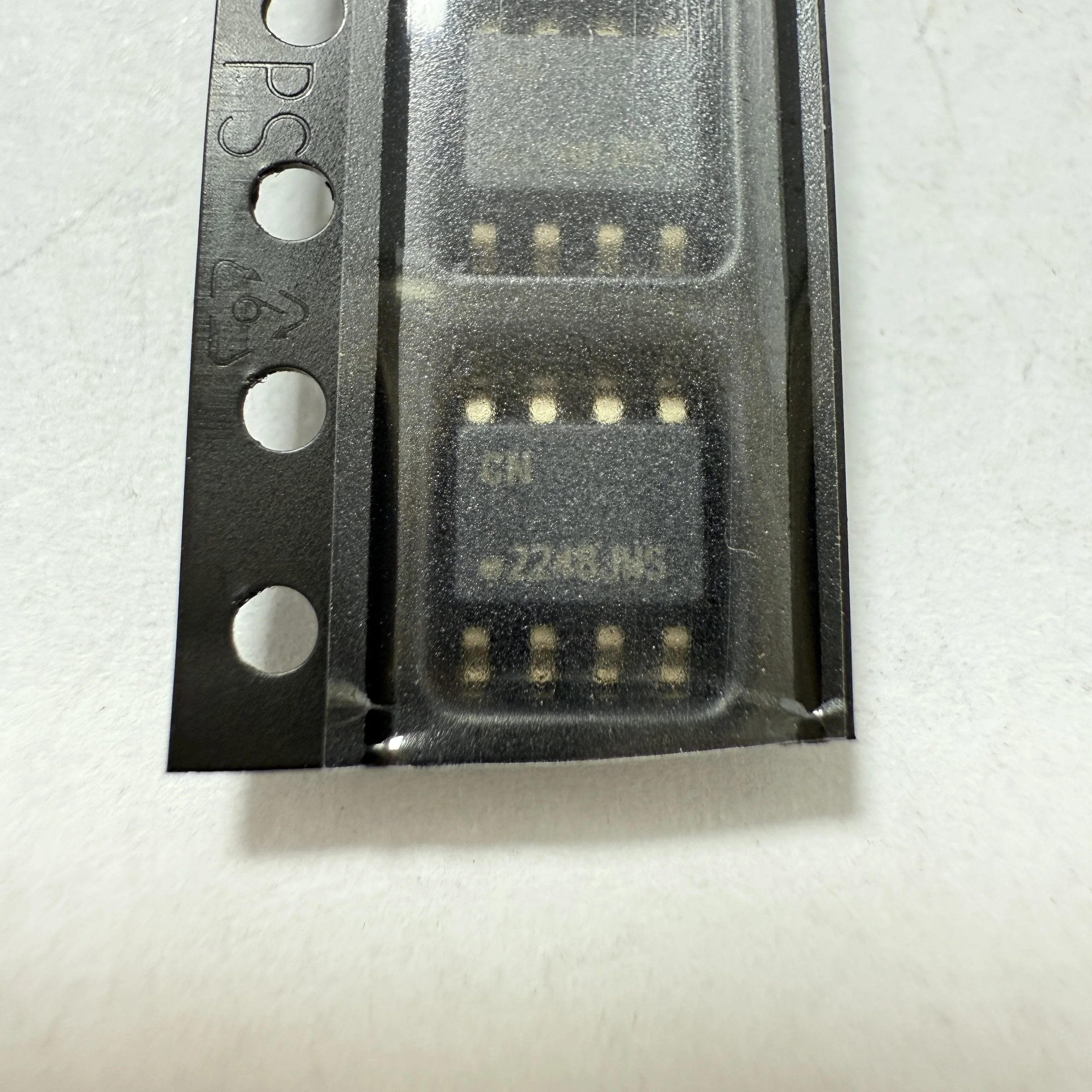 5PCS/LOT ATECC608A-SSHDA-T (Communication Interface Chip)