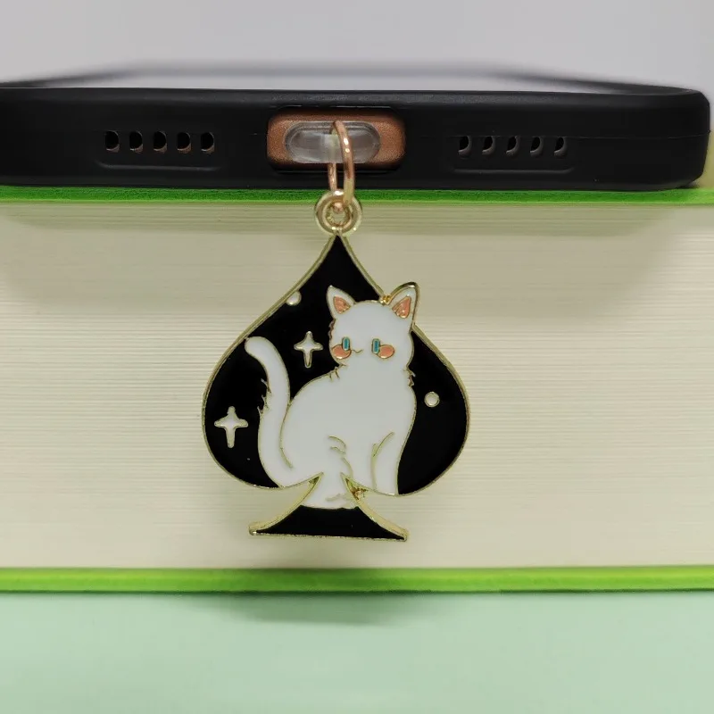 Lindo tapón antipolvo de estilo coreano Kawaii Spades Cat enchufe de puerto de carga de teléfono para iPhone tipo C tapón de protección contra el polvo regalo para Amiga