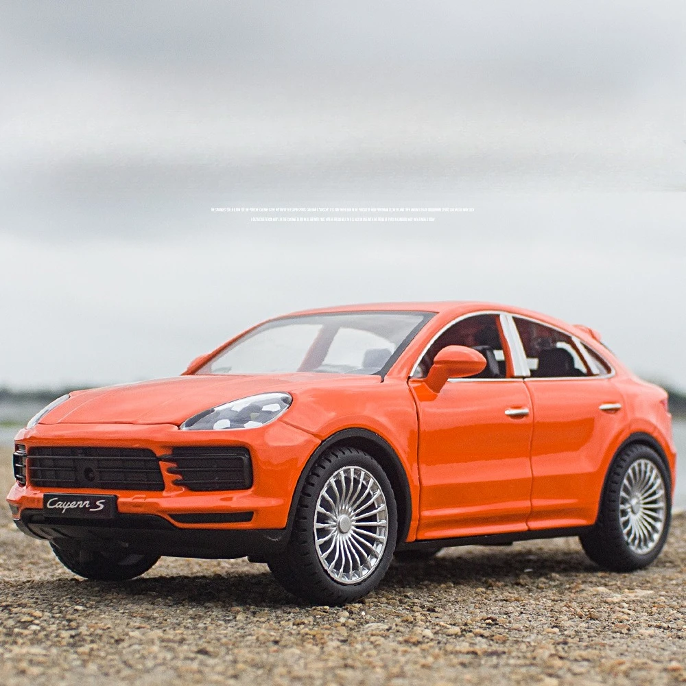 1:24 كايين S SUV سيارة لعبة مجسمة دييكاست سبيكة المركبات الجسم المعدني الإطارات المطاطية الأبواب مفتوحة ضوء الصوت التراجع لعبة هدية للأطفال