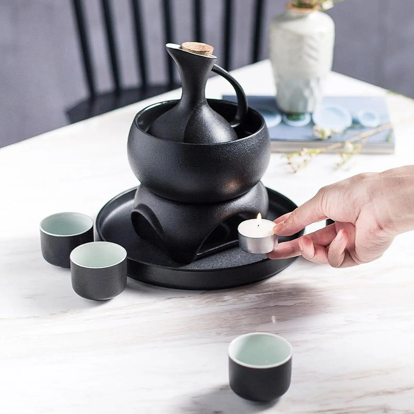 

Ceramic Sake Set with Warmer Pot, Porcelain Sake Bottle,4 Cups with Tray,Sake Drink Traditional for Home Tea Party