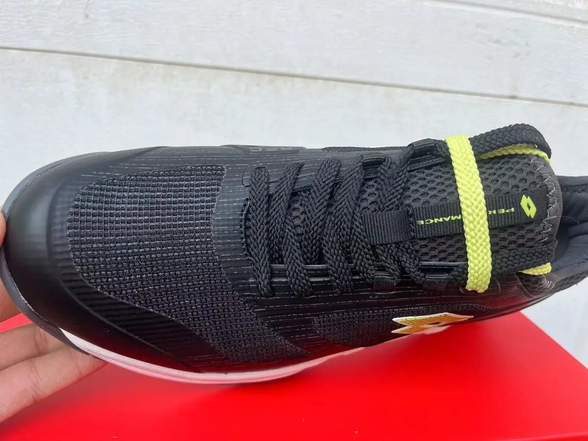 

Профессиональная обувь для настольного тенниса для мужчин и женщин. Легкая спортивная обувь для бадминтона для мужчин и женщин. Нескользящая обувь для бадминтона.