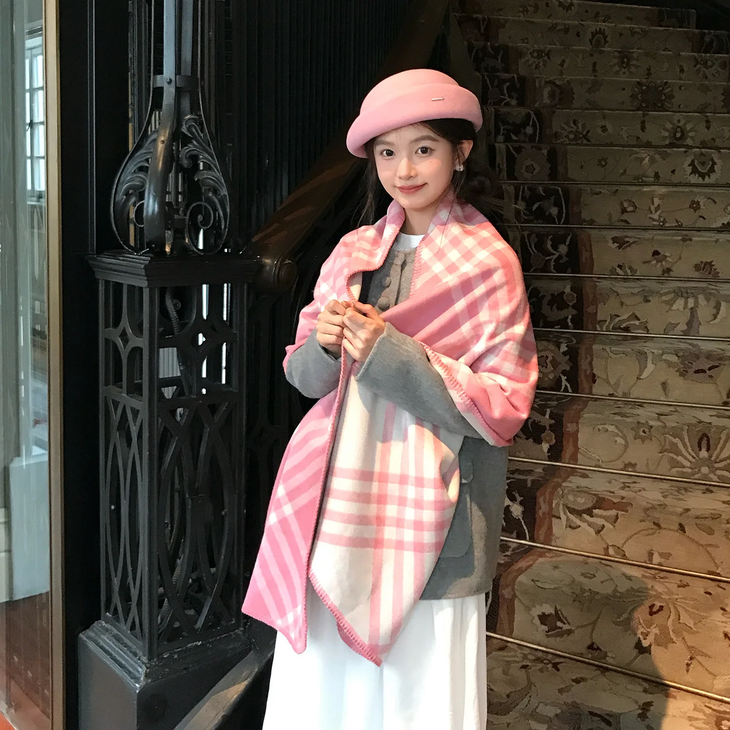 2026 عالية الجودة الوردي الكلاسيكي منقوشة وشاح المرأة الخريف والشتاء موضة جديدة الأوشحة الفاخرة شال طويل دافئ وسميك