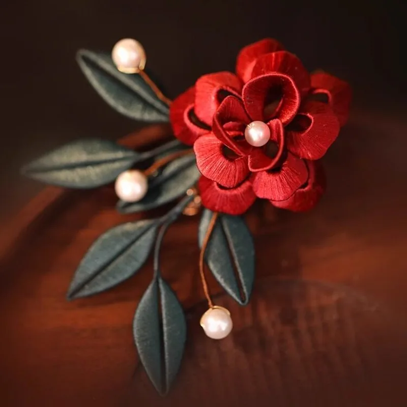 Chinese style modern Chinese style wrapped flower cheongsam brooch red, autumn and winter coat corsage pin retro accessories wom
