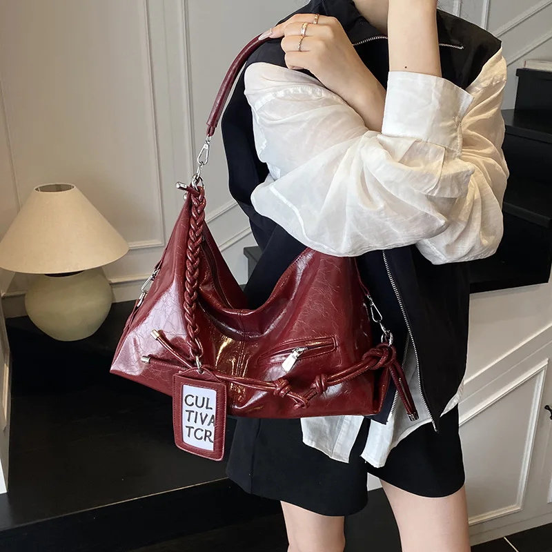 حقيبة كتف جديدة ذات سعة كبيرة لعام 2025 للنساء، حقيبة كروس خفيفة الوزن للركاب