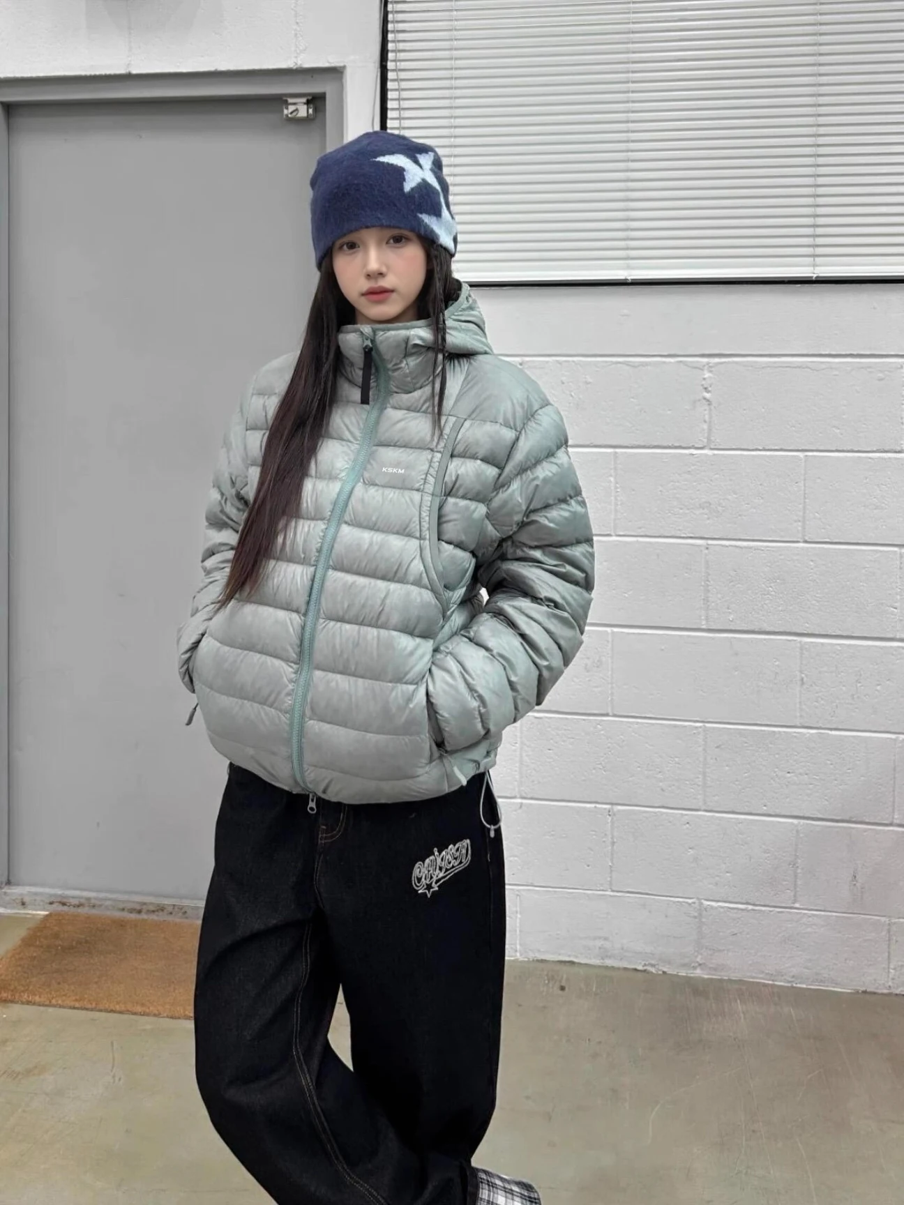 Różowa kurtka puchowa damska o luźnym kroju, stylizowana na amerykański retro, dla par, z kapturem, typu chleb, idealna do dojazdów do pracy, wiatroodporna, 90% biały puch.