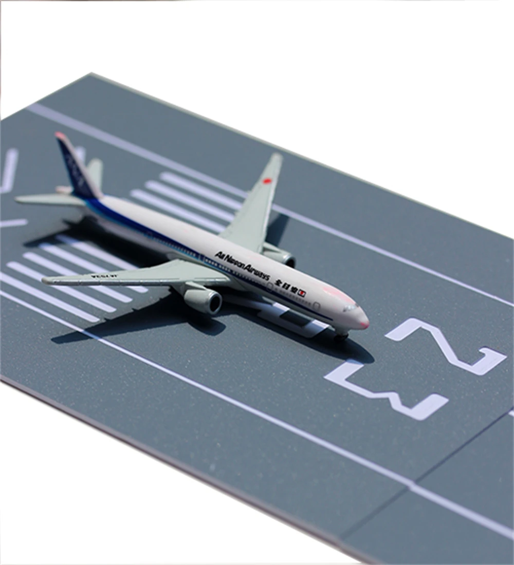 DIY Mini Simulation Passenger Aircraft Model Runway Platform Civil Flight Takeoff and Landing Background Sand Table Toy 15x10cm