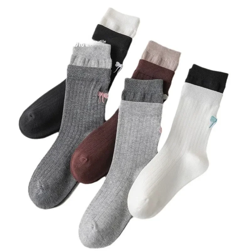 5 أزواج من الجوارب القطنية للأطفال ذات اللون الداكن لمنتصف الساق للجنسين للأولاد والبنات تمتص العرق ومضاد للرائحة جوارب مدرسية لجميع المواسم