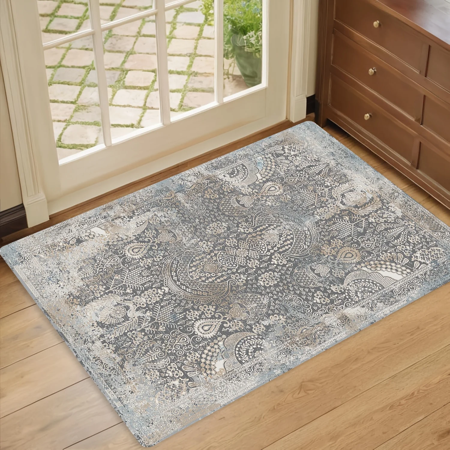 VIKAMA Oriental Boho Floor Mat Vintage Paisley Distressed Floral Pattern Anti‑Slip Washable Doormat Entryway Porch Home Decor