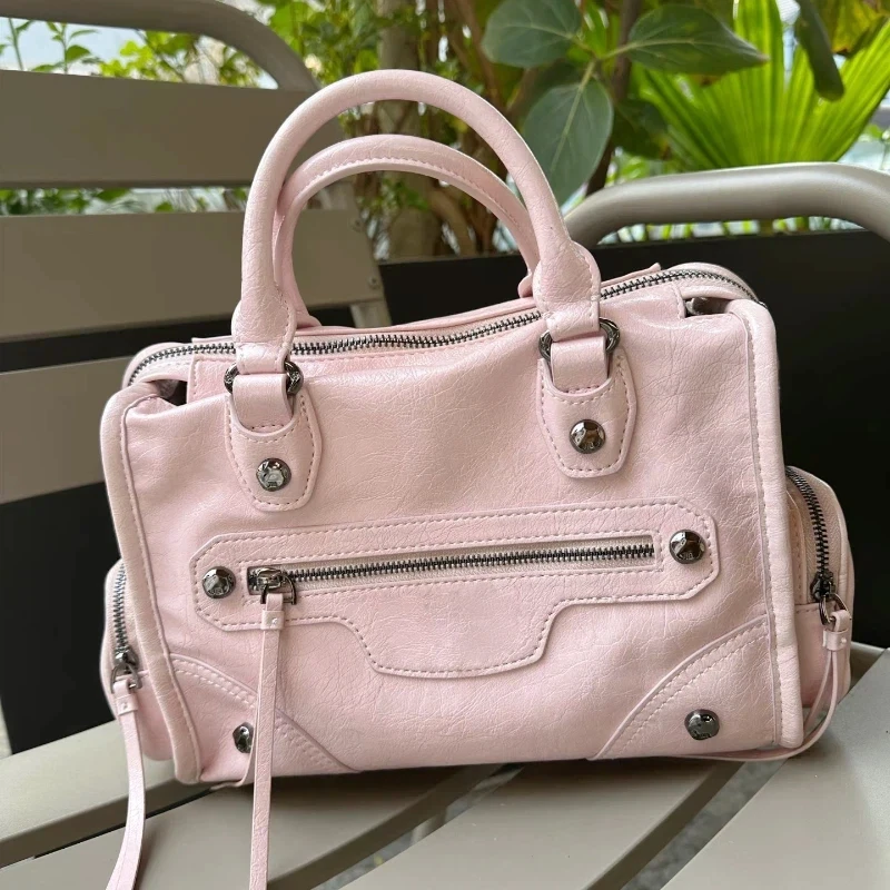 

Винтажная розовая мотоциклетная сумка для женщин, сумка-сэтчел с заклепками и бахромой, сумка через плечо, ретро-панк кожаная сумка