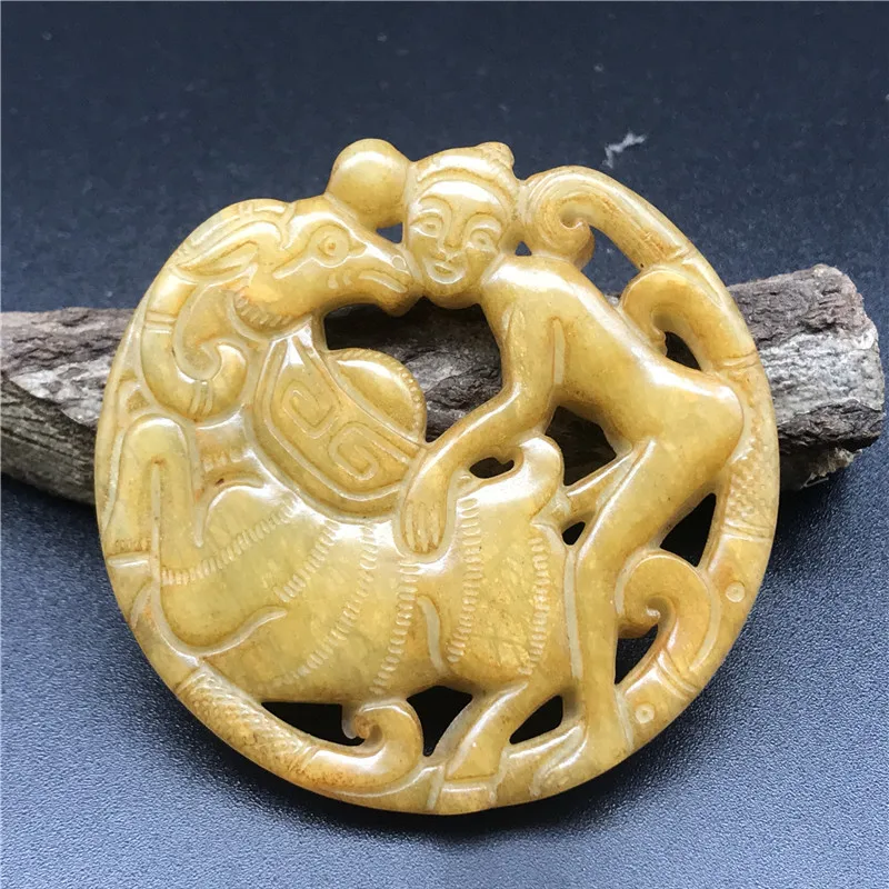 Hollow-out Yu Pei brand antique handmade jade carving pendant  Xiuyu pendant Gu Yuyu simple.