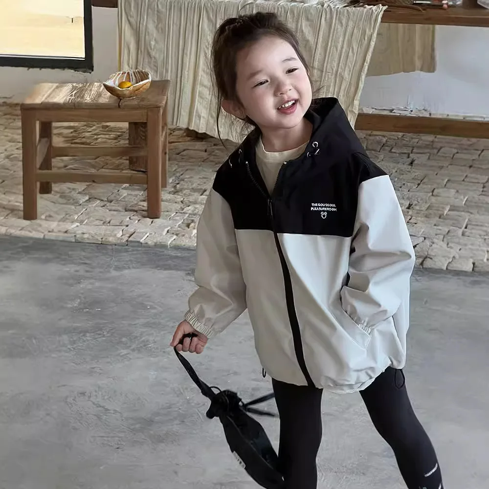 Girls Coat 2024 Autumn New Childrens Clothing Girl Baby Foreign Style Black and White Patchwork Outdoor Stormjacket Casual image 3