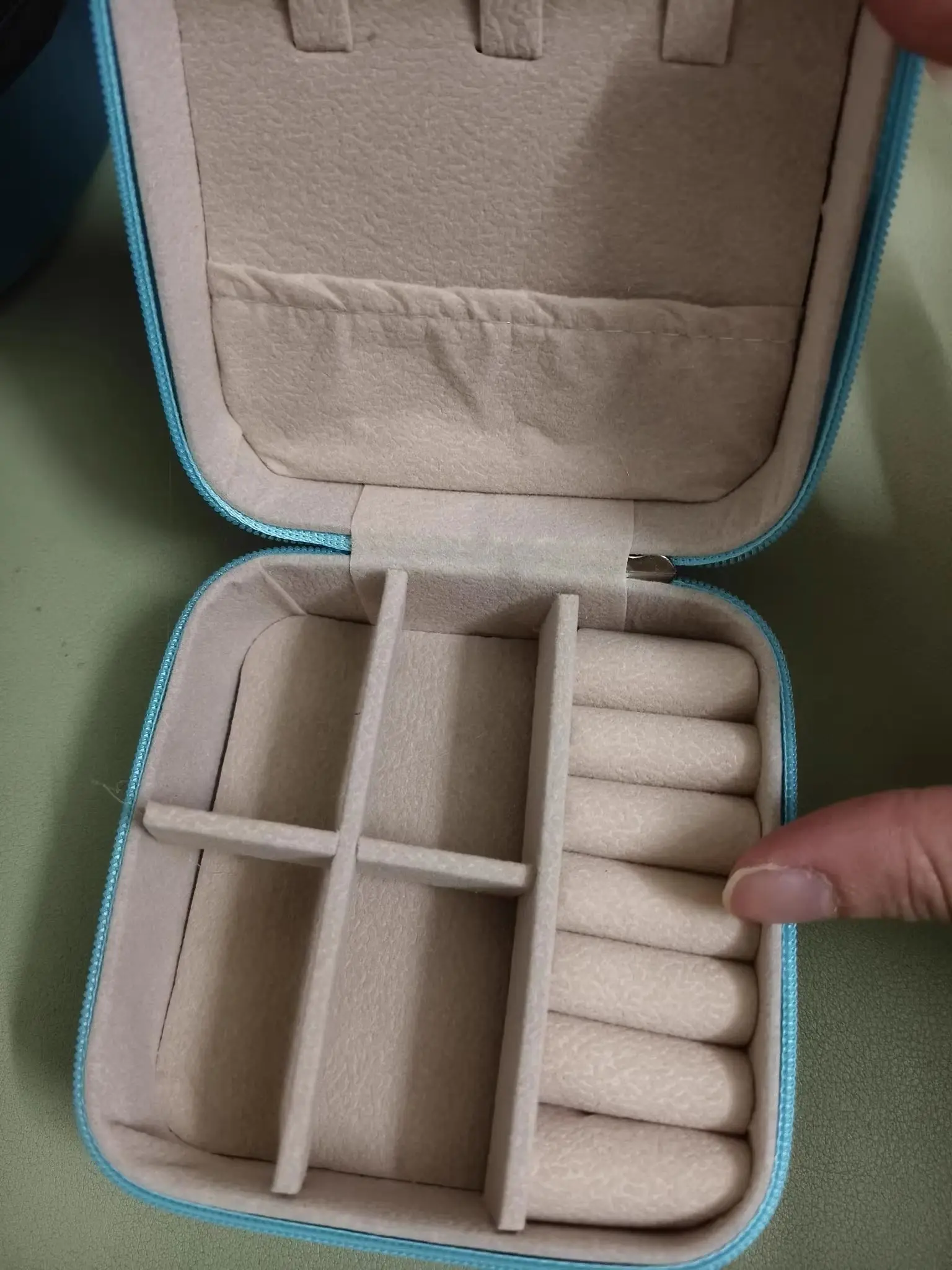 

Portable Fashion Jewelry Storage Box Travel Mini Jewelry Case Leather Storage Earrings Necklace Ring Jewelry Organizer Display