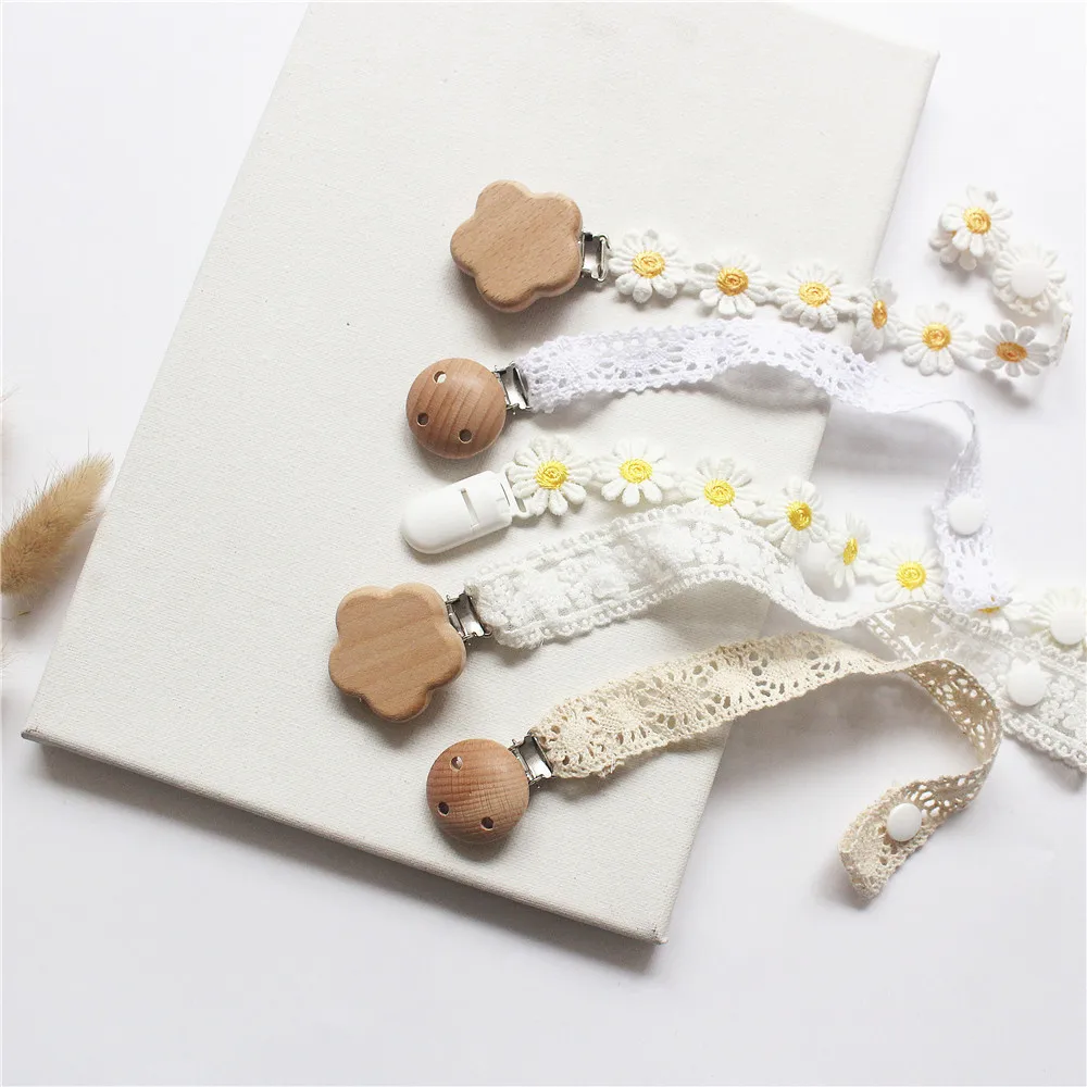 

Daisy Embroidered Baby Beech Wood Pacifier Clip Cotton Rope Nipple Chain For Baby Newborn Dummy Nipple Holder for Teething Toys