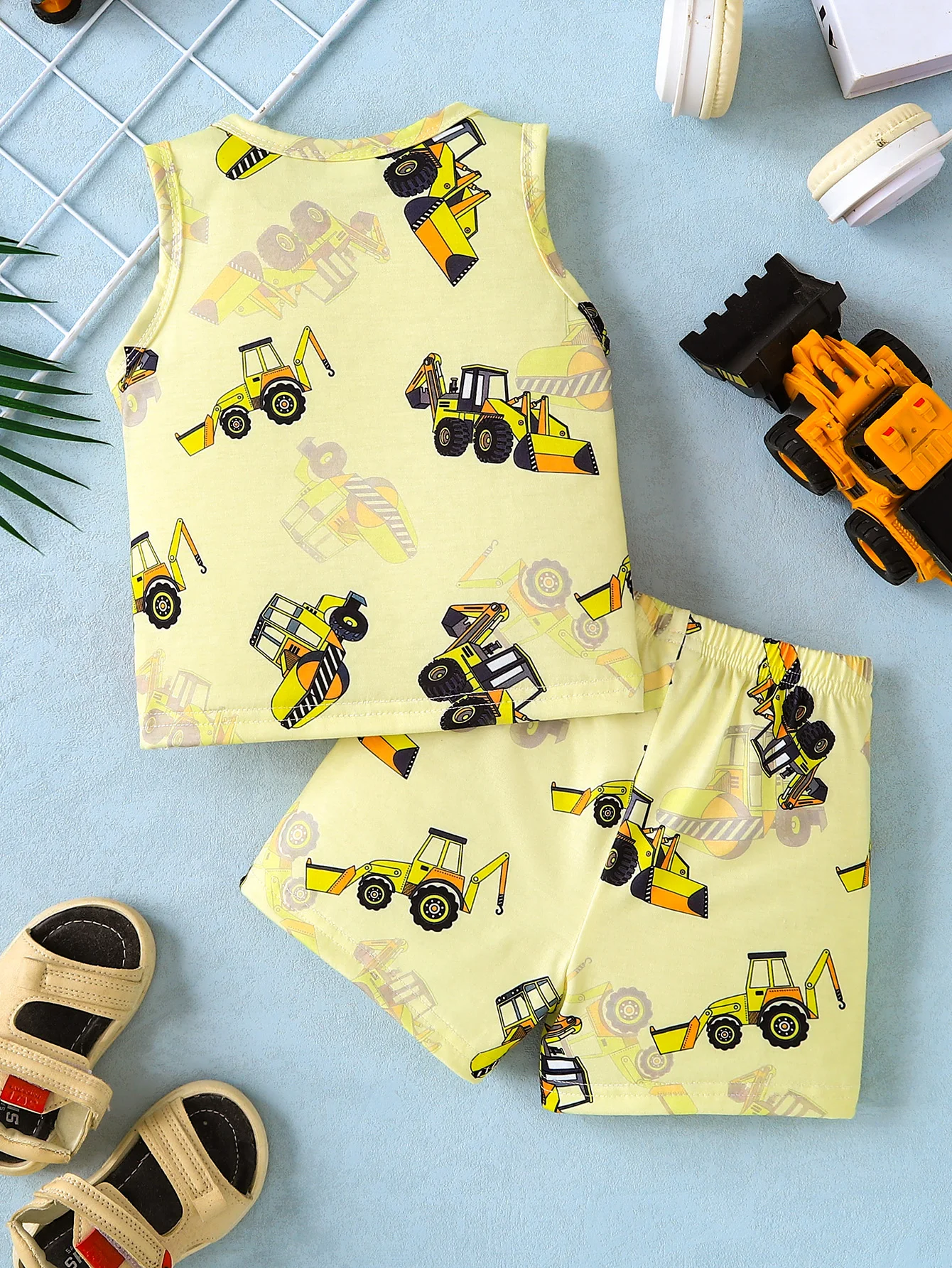 2pcs Summer Baby Boys Yellow Construction Truck Print Set, Sleeveless Tank + Shorts, Cute Style, Daily/Outdoor Wear, 1-5Y, Breat