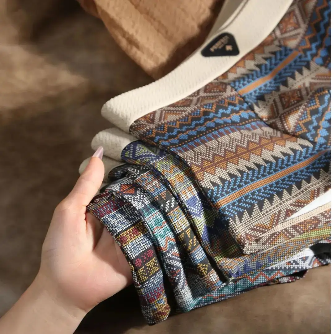 

Comfortable Men's Seamless Color Ice Silk Briefs Breathable Flat Angle Underwear Milk Skin Style European Wind