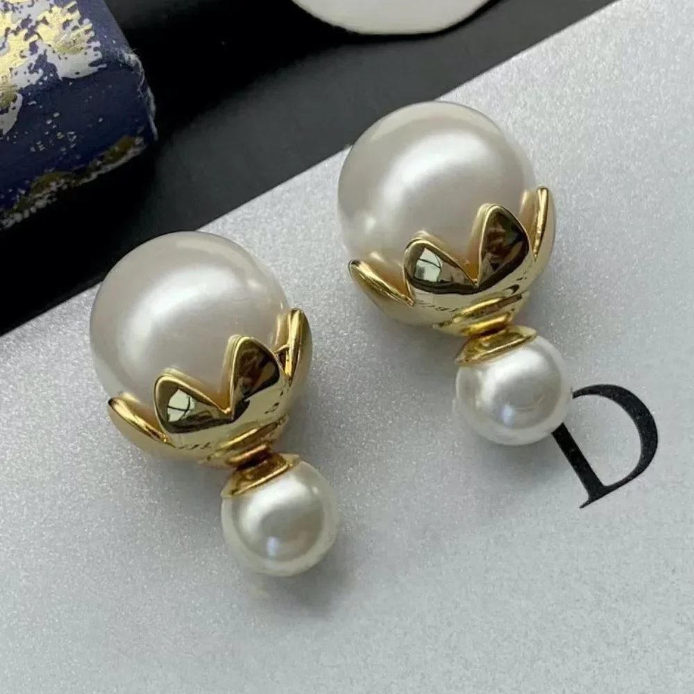 

High quality earrings, classic charm women's golden earrings, pearl materials, simple fashion cute charm jewelry Christmas gifts