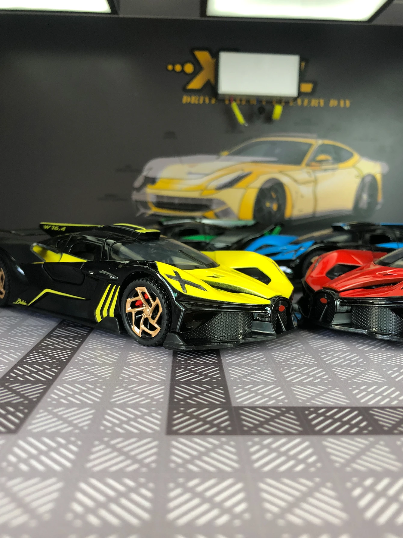 

1:32 имитация модели автомобиля из цинкового сплава, статическое украшение, металлический коллекционный подарочный автомобиль