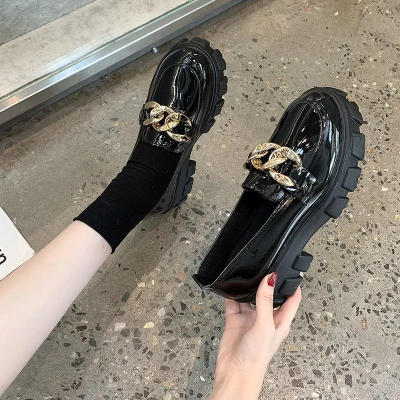 2024 Women Spring New Black Platform Flats Shoes Women Loafers Slip on Boat Shoes Metal Chain Designer Casual Leather Oxfords