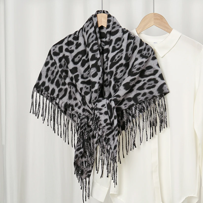 Newest Leopard Printed Tassels 100 Square Scarf Shawls Women Autumn And Winter Shawls Ladies Elegant Wraps Ethnic Cape Wholasale