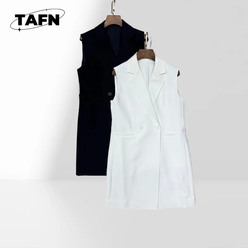 

Simple Style Windbreaker Jacket Autumn Simple Lapel Collar Trench Coat for Autumn Cotton Trench Jacket with Belted Waist AI1429