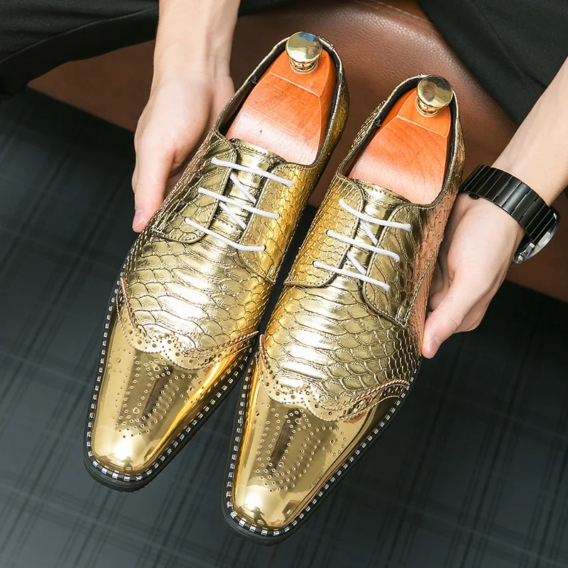 2024 Mode goldene Oxfords Schuhe Männer Bühnen leistung glänzende Schuhe Akrobat spitze Zehen Lederschuhe männlich Friseurs chuh lässig