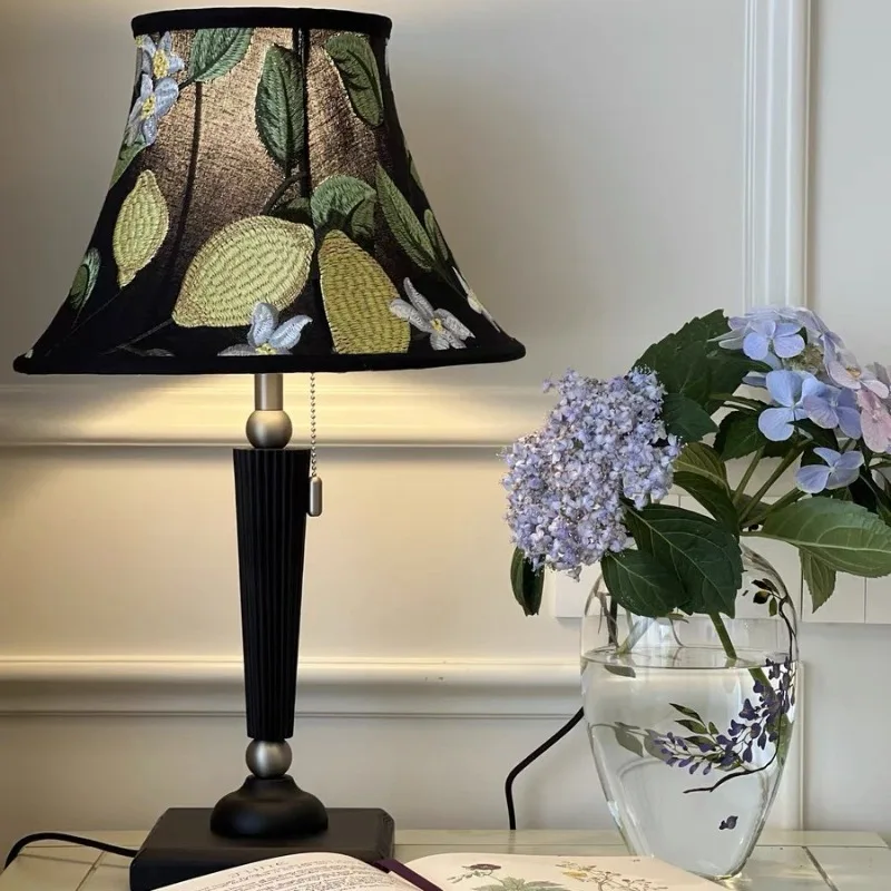 Table lamp Solid wood French living room atmosphere study bedroom bedside lamp