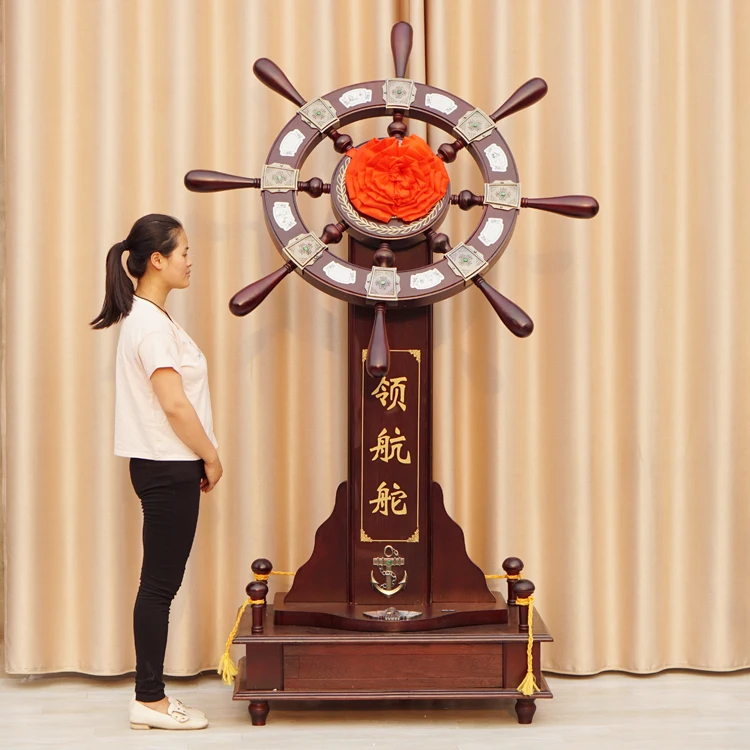 Grand ornement de sol pour timonnier pilote