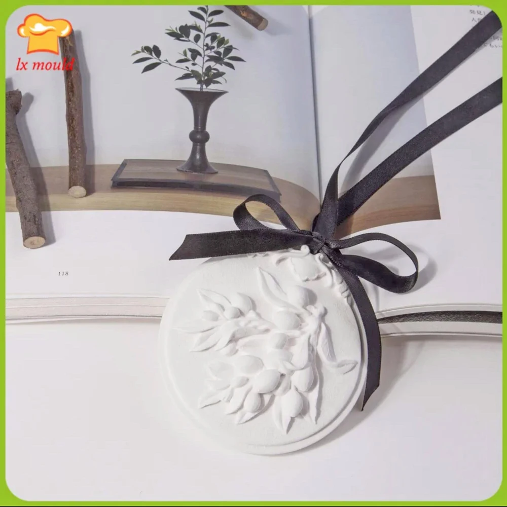 Olive Branch Silicone Mould Round Embossed Plant Fruit Leaf DIY Chocolate Candy Baking Mold Peace Pendant DIY Plaster Soap Wax