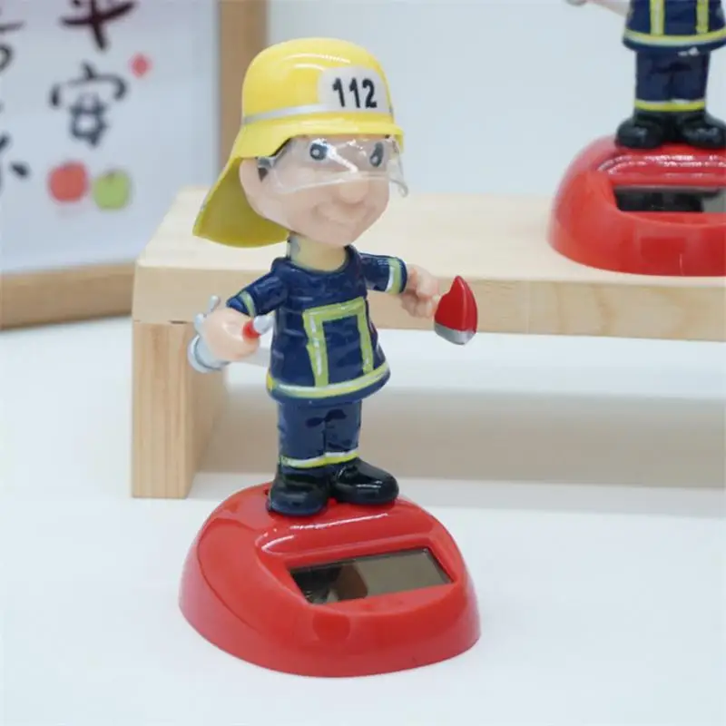 Neue Feuerwehrmann Solar Spielzeug Kreative Solar Schwingen Puppe Lustige Desktop Dekorationen Solar Schwingen Feuerwehrmann Auto Ornament