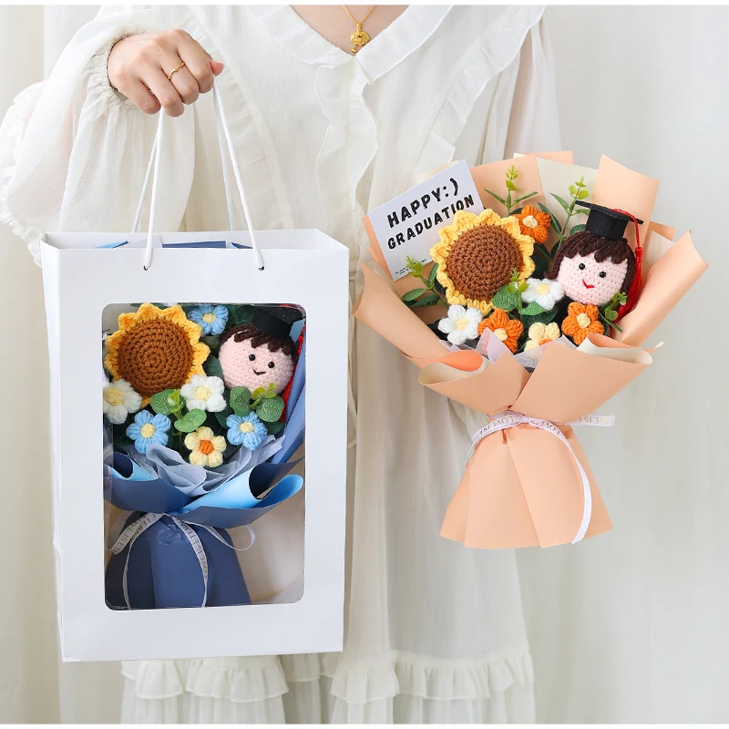 Gehäkelter Abschlussstrauß Handgemachtes Geschenk für die Jahrgangsklasse 2026 Gestrickter Puppen-Sonnenblumenstrauß Geburtstagsgeschenke für Jungen und Mädchen – Detail 3