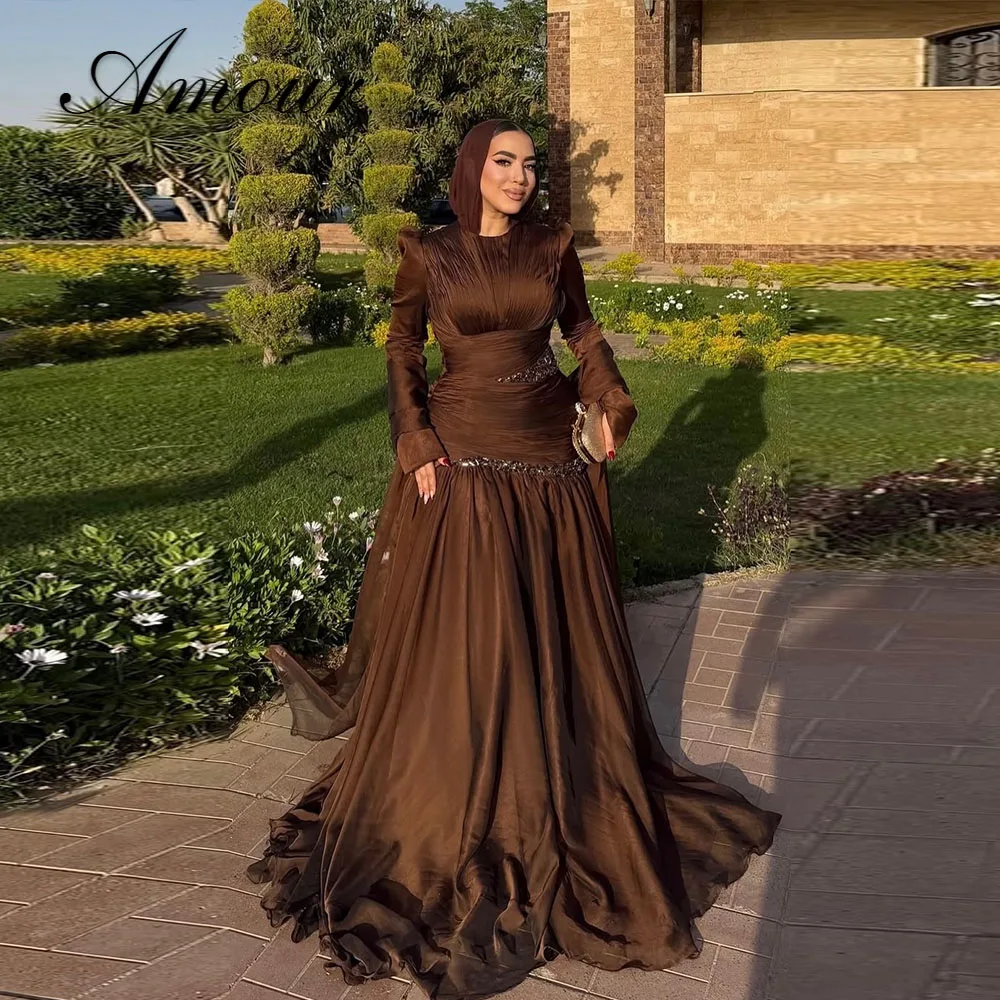 Amour Elegante braune Abendkleider mit langen Ärmeln, plissiert, luxuriöse Dubai-Abschlussballkleider, Perlen, A-Linie, formelle Ballkleider, individuell gestaltet