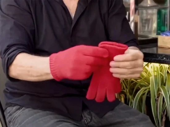 MR. GLOVES by Juan Pablo Close Up Magic Trick Mentalism Magic Magia Magie Magicians Prop Accessory Illusion Gimmick Tutorial