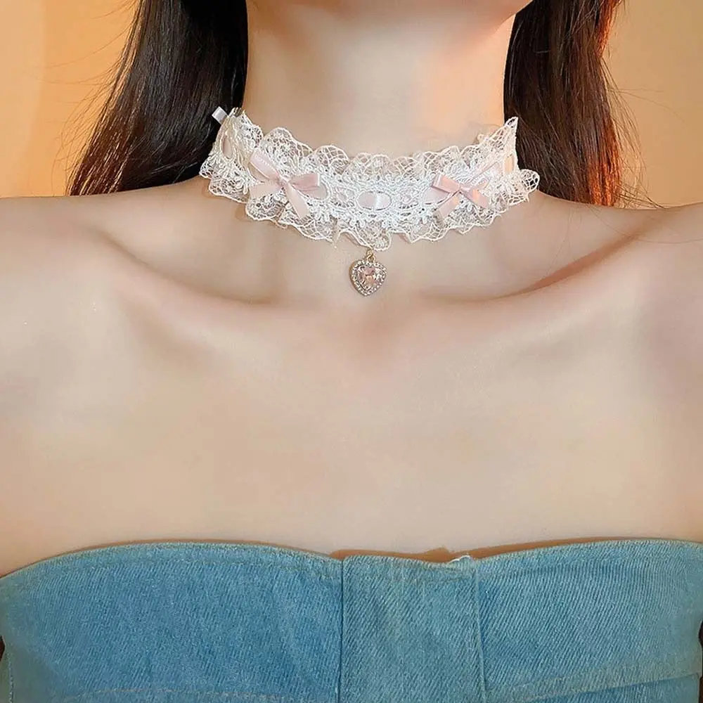 Female Elegant Lace Bowkot Choker Necklace Gothic Collar Necklace with Love Heart Pendant Vintage Choker Short Chain Necklace