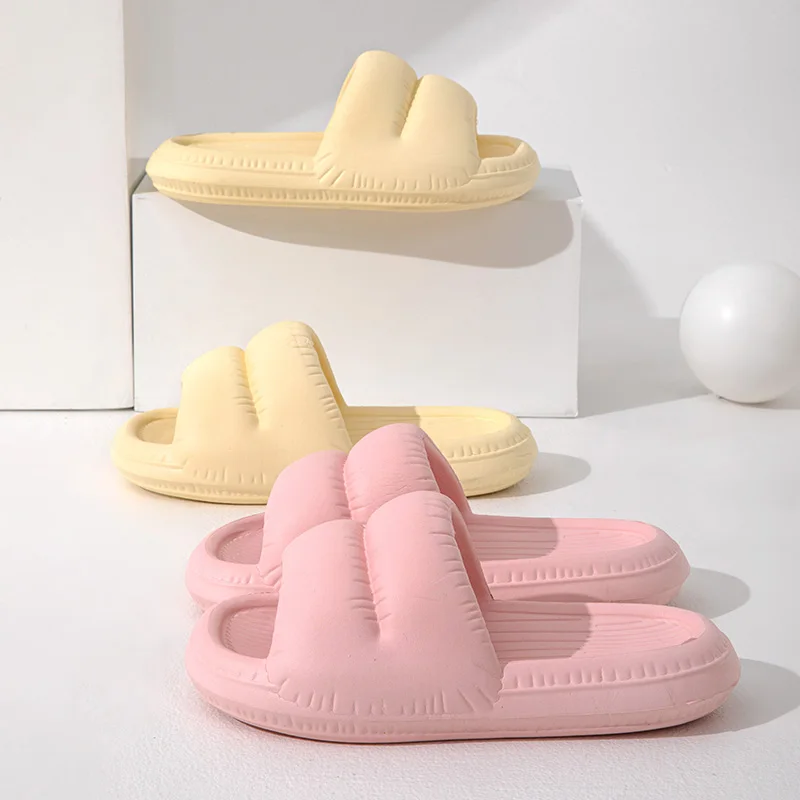 Summer Soft-Soled Men's Bathroom Slippers With Pleated Striped EVA Beach Sandals Have A Compact Shape