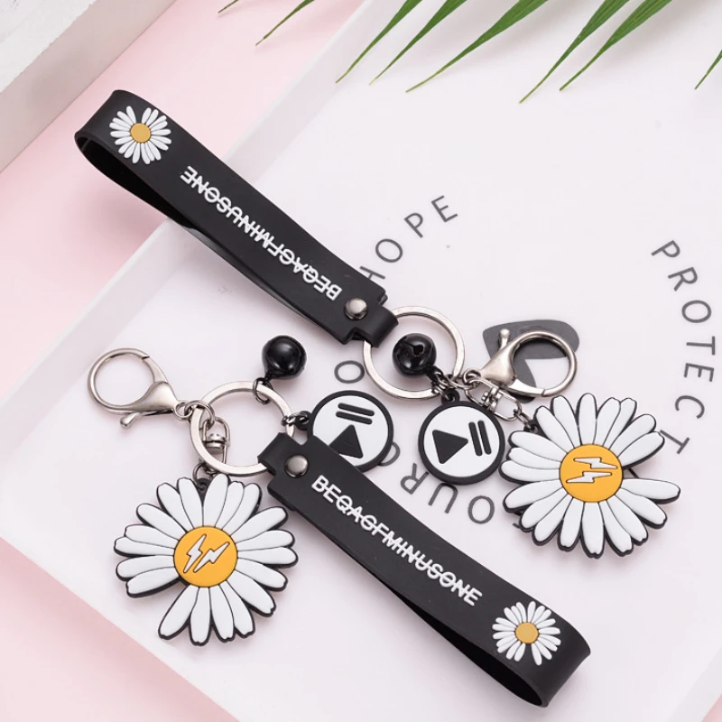 Cute Keychain  Daisy Key Chain Creative Sunflower Key Ring Bag Pendant Car Accessories Ins Small Gifts