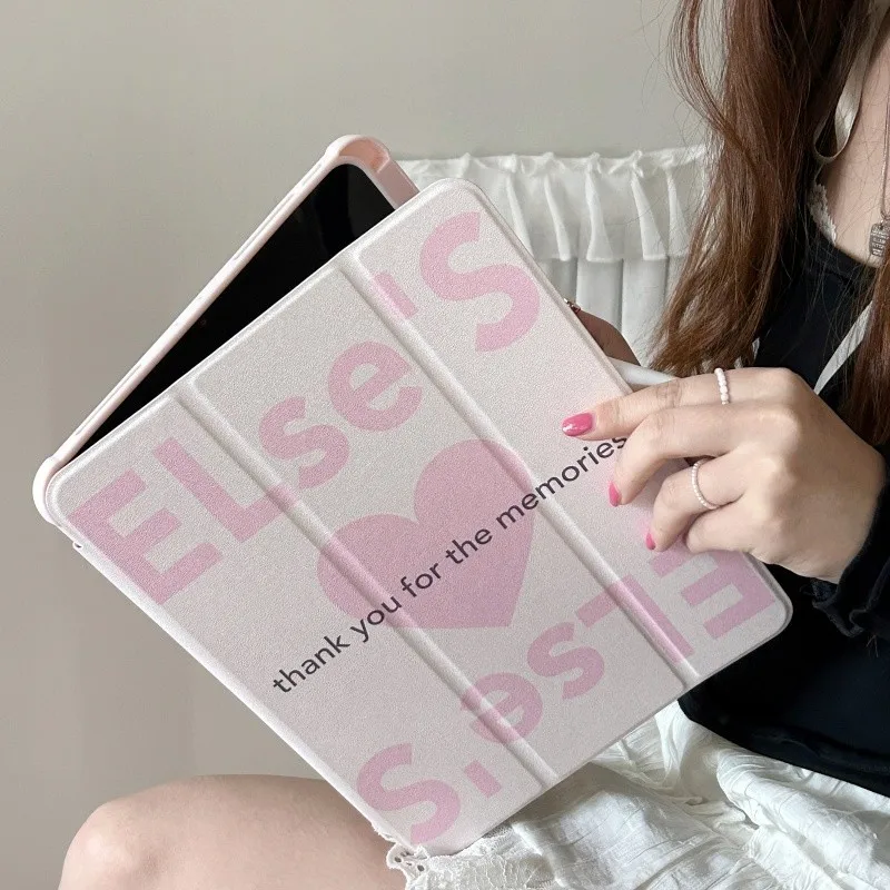 

Чехол-подставка для планшета с тройным зеркалом, держателем для карандашей и розовым сердцем для iPad 7/8/9-го поколения 10.2 дюйма, Air 3/4/5, 10-го поколения Pro 10.5/10.9 дюйма