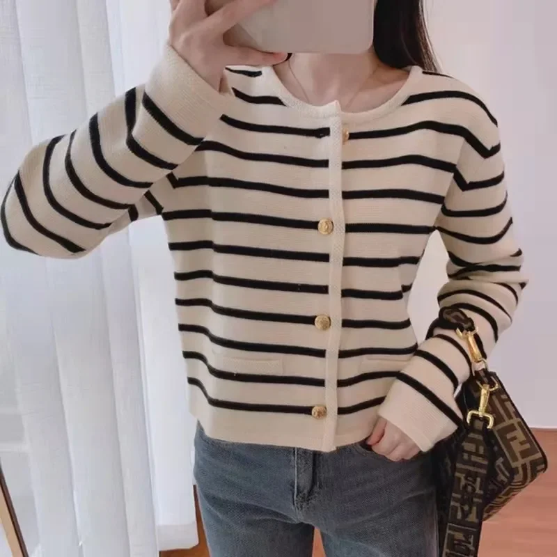 Top Women's Sweater Cardigan Autumn Winter 2024 New Sweet Short Contrast Color Striped Soft Waxy Knitwear Jacket