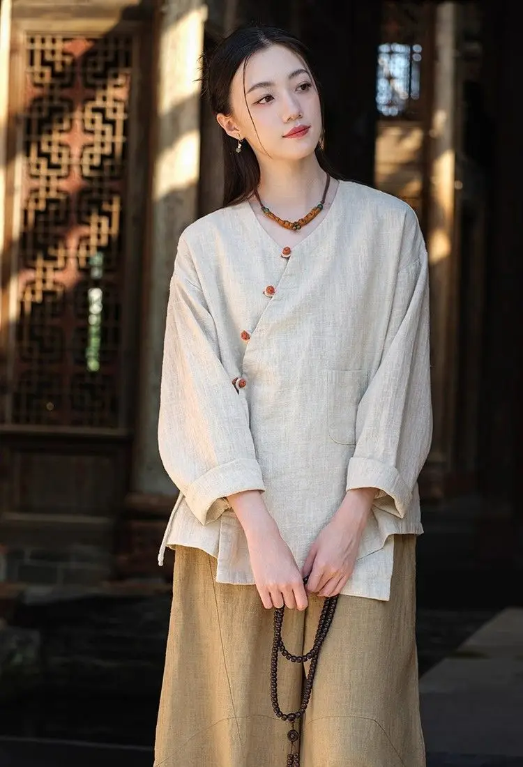 Neue chinesische Damenbekleidung: Locker geschnittenes Retro-Hemd mit schrägem Kragen, literarischer Retro-Cardigan aus Baumwolle und Leinen, Zen-Tea-Jacke – Detail 2