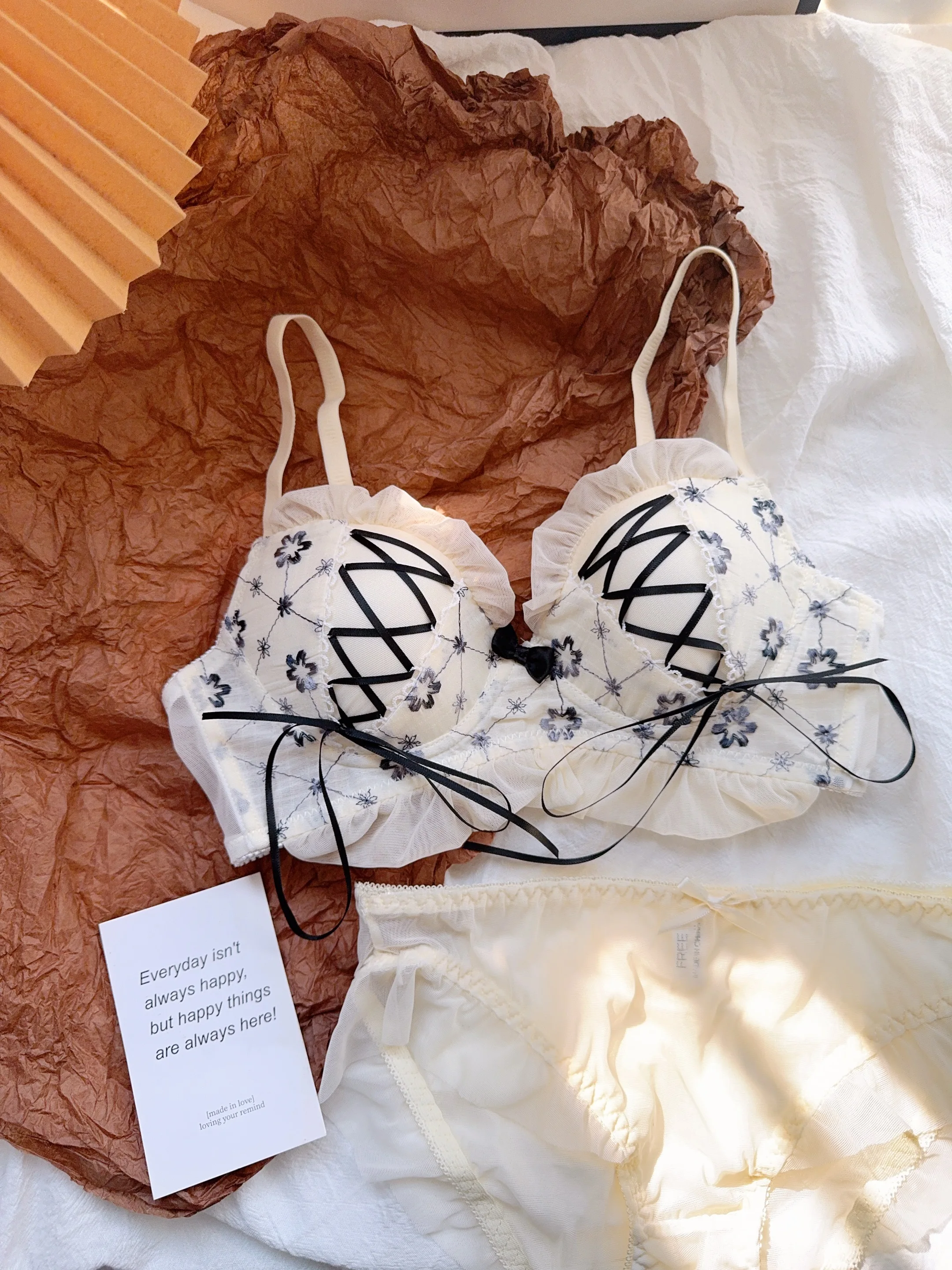 

Кружевное нижнее белье на бретелях для девочек без стального кольца, нижнее белье, маленькая грудь, собранный милый сексуальный бюстгальтер, трусы, костюм