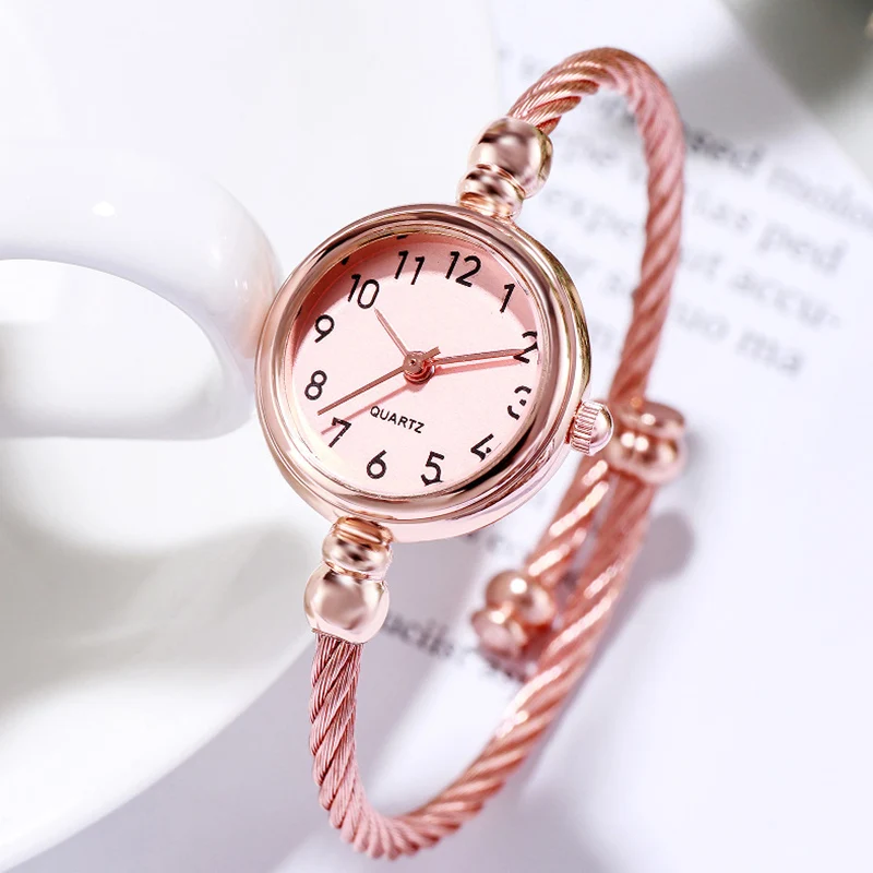 Fashion Women\'s Wristwatch Gold Bracelet Small Dial Elegant Watch New Cute Women Steel Bracelet Watch Quartz Wristwatch