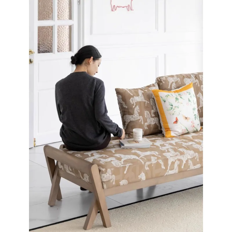 Luie fauteuil van massief hout