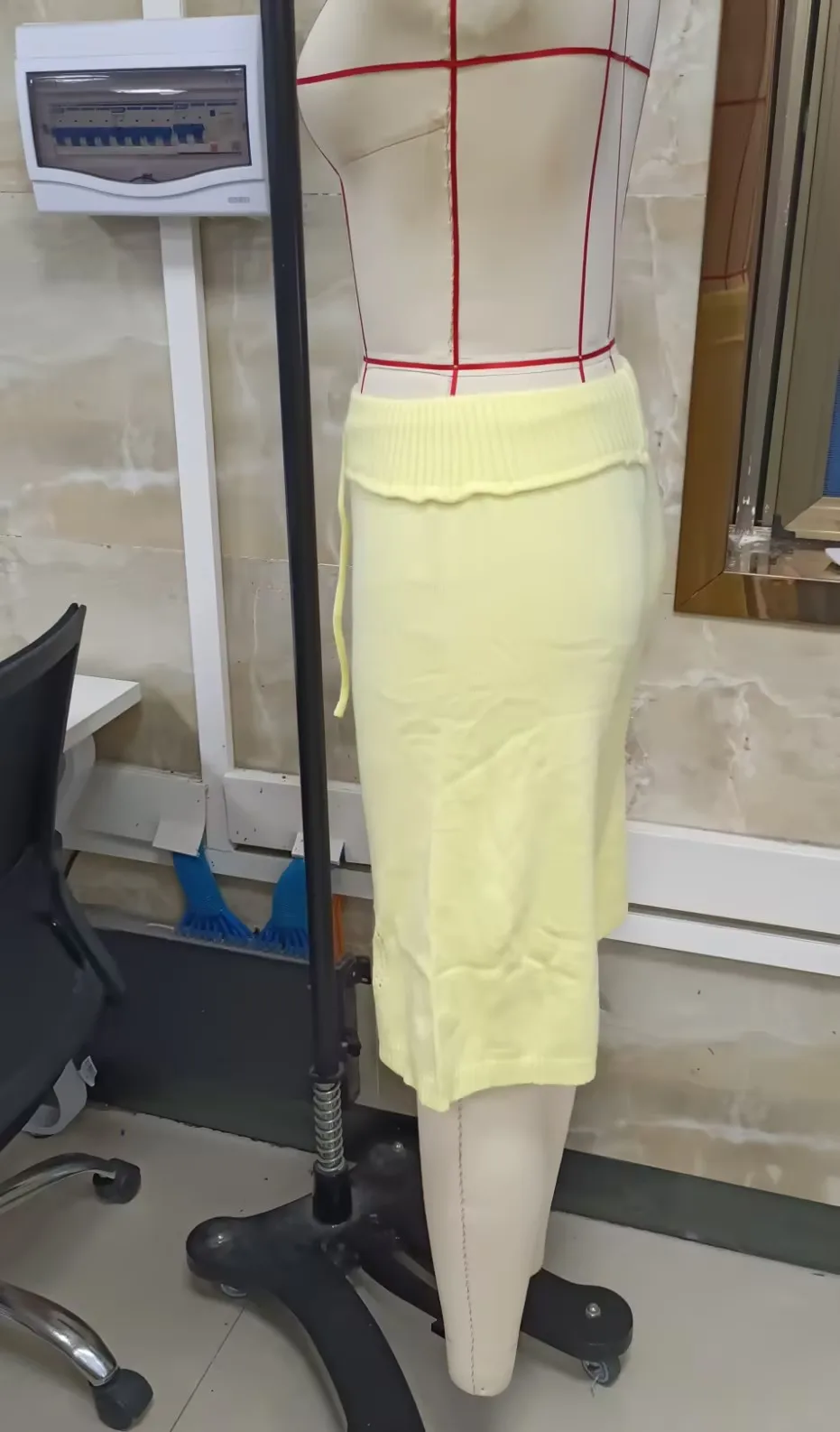 Women Knit Capri Pants Hollowed Spiral Pattern Drawstring Wide Leg Cropped Pants Casual Long Shorts for Daily Office