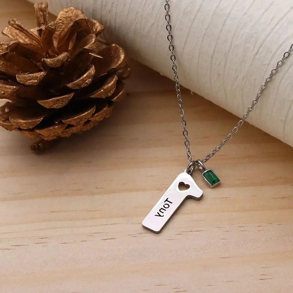 

Ожерелье с именной табличкой в форме сердца из нержавеющей стали Chandler Custom Name, цепочка Фигаро, персонализированные украшения с номером для женщин