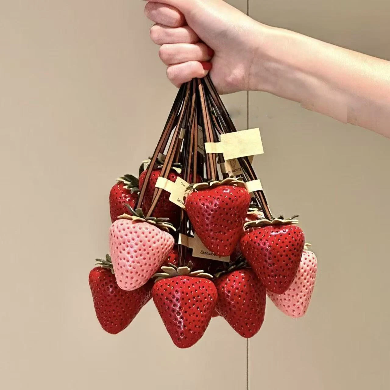 

Simulation Resin Strawberry Bag Pendant Fashionable Fruit Pendant Couple Bag Hanging Bag Parts Accessories Gift